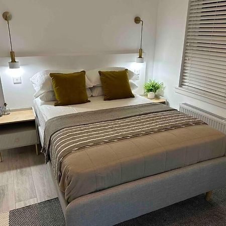 Premium Executive Apartment In ดันเฟิร์มลิน ภายนอก รูปภาพ