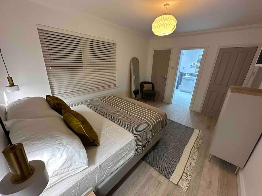 Premium Executive Apartment In ดันเฟิร์มลิน ภายนอก รูปภาพ