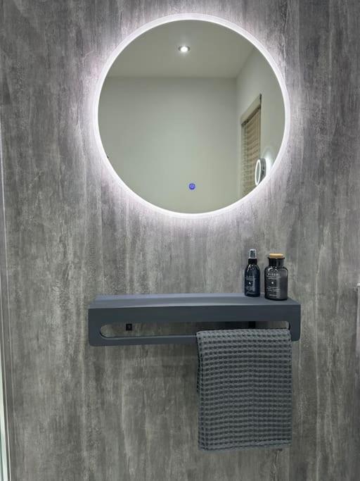 Premium Executive Apartment In ดันเฟิร์มลิน ภายนอก รูปภาพ