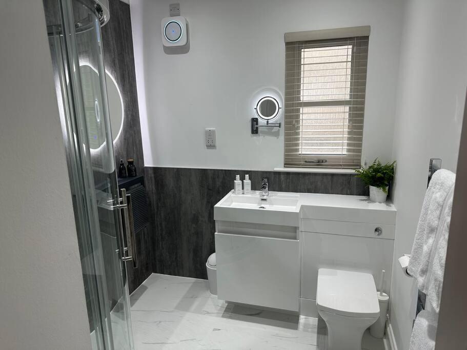 Premium Executive Apartment In ดันเฟิร์มลิน ภายนอก รูปภาพ